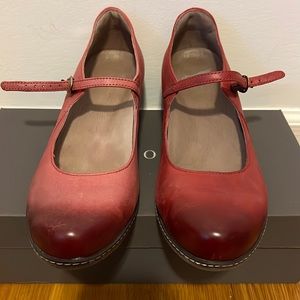 Dansko Loralie Red Burnished Nubuck SIZE 41